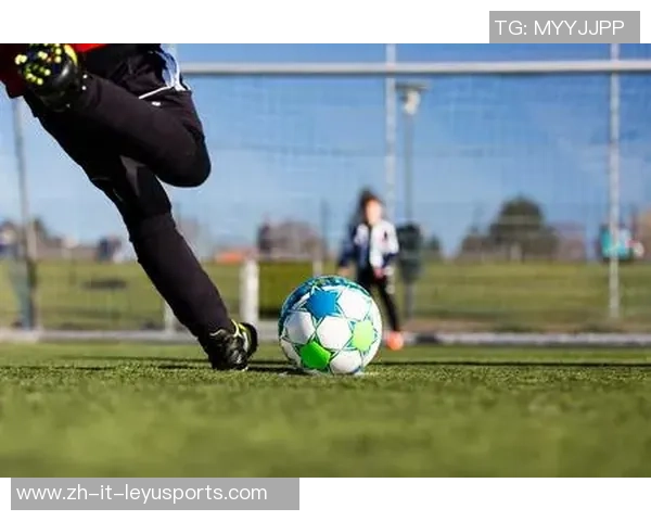 足球守点球技巧解析与心理战术探讨助你成为守门员的制胜法宝